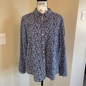EUC Old Navy Blue and White Button Down Shirt Size XL 100% Cotton